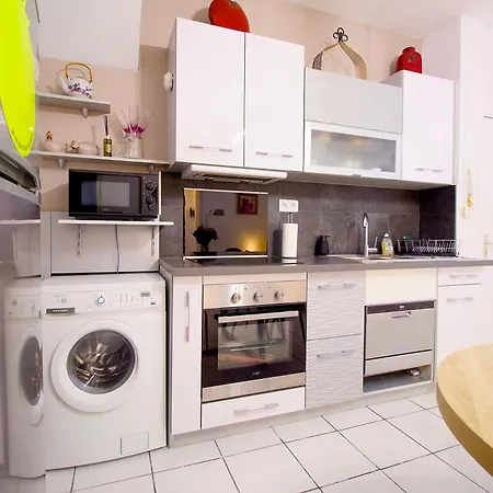 Hypercentre - Super En Rdc, Intendance Luxury Host Apartment *